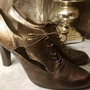 Stuart Weitzman Bronze heels
